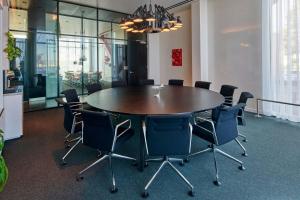 El área de trabajo o centro de convenciones de citizenM Menlo Park