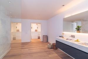 Koupelna v ubytování Villa Ora di Oro - by Mi Cuna Stays Collection + 24 fotografií