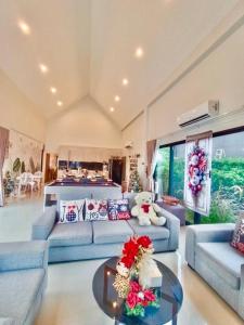 Posezení v ubytování Relax Pool Villa Khaoyai - รีแล็กซ์พูลวิลล่าเขาใหญ่