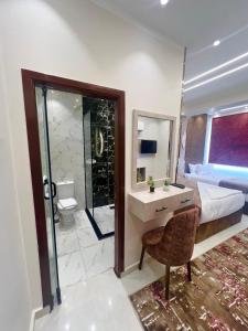 Ένα μπάνιο στο New Joia Pyramids Hotel