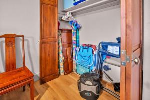 Μια τηλεόραση ή/και κέντρο ψυχαγωγίας στο Maui Sunset B319: Ocean view 2BR condo in North Kihei, perfect for families.