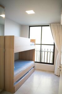 a bunk bed in a room with a large window at Oásis Vistamar in Luis Correia