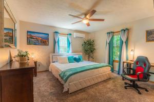 a bedroom with a bed and a desk and a chair at Leaf Peeper's - HUGE deck, pizza oven, Pac-man! in Davis +59 photos