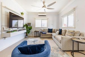 a living room with a couch and a tv at Dream Diamond in Saint Annʼs Bay