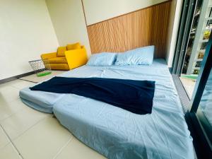 Postel nebo postele na pokoji v ubytování Semi Furnished Condo at Sta Rosa Zadia Tower 2