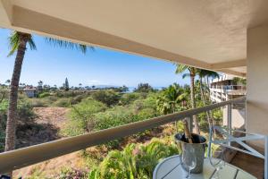 Balkón nebo terasa v ubytování King Studio with Pool, Split AC, Across Kamaole II Beach Park