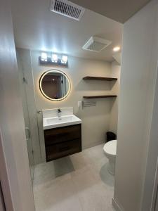 Koupelna v ubytování 1-Bedroom 1Bathroom Entire Unit closer to Fairview Mall & Waterloo Airport + 42 fotografií