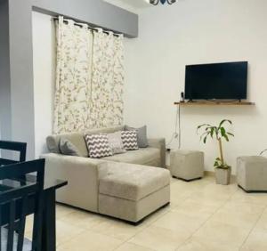 Μια τηλεόραση ή/και κέντρο ψυχαγωγίας στο Nash Guesthouse