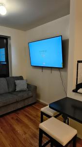 Μια τηλεόραση ή/και κέντρο ψυχαγωγίας στο The Park Ave Studio