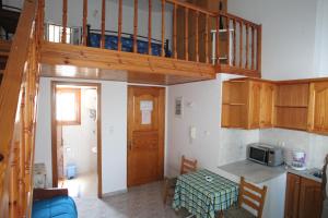 A kitchen or kitchenette at Afroditi Syros