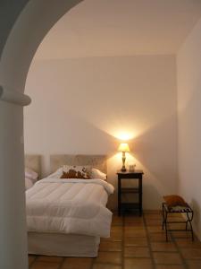 a bedroom with two beds and a table with a lamp at La Merced Del Alto in Cachí