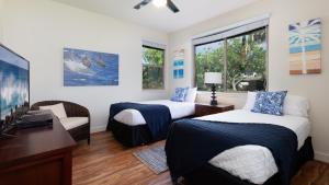 a room with two beds and a desk and a tv at SUMMER BREEZE Sunny 2BR Kulalani Home Next To Community Pool in Waikoloa +34 photos