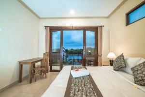 Giường trong phòng chung tại Pondok Ayu Soca Ubud +21 ảnh