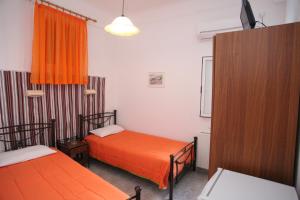 A bed or beds in a room at Afroditi Syros