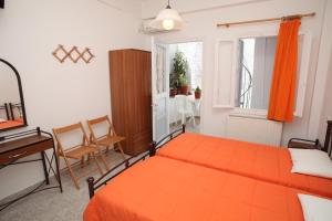 A bed or beds in a room at Afroditi Syros