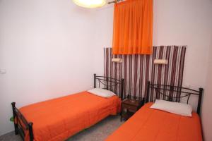 A bed or beds in a room at Afroditi Syros