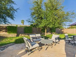 Κήπος έξω από το Azure - Sparkling Pool - Pool Table - In Old Town