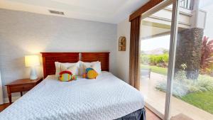 Ένα ή περισσότερα κρεβάτια σε δωμάτιο στο ONCE UPON A TIDE Charming 4BR KaMilo Home with Bikes and Beach Gear +61 φωτογραφίες