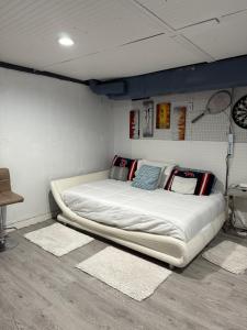 a bedroom with a large bed in a room at Nice and Cozy! in Lincoln +18 photos