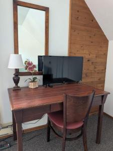 Μια τηλεόραση ή/και κέντρο ψυχαγωγίας στο Extra Spacious Sunny Room