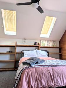 Ένα ή περισσότερα κρεβάτια σε δωμάτιο στο Extra Spacious Sunny Room