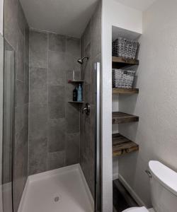 Ένα μπάνιο στο Extra Spacious Sunny Room +17 φωτογραφίες