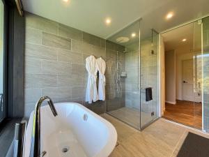 Koupelna v ubytování M K Place + 50 fotografií