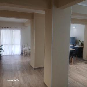 a living room with a table and a window at Doña Antonia in Albarellos