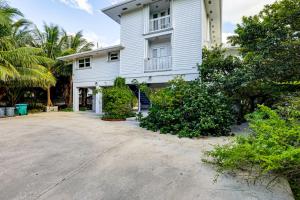 Vườn quanh Walk to Beach! Key West Paradise with Ocean View