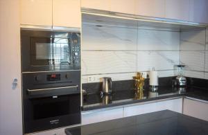 Η κουζίνα ή μικρή κουζίνα στο Aniyah Home +10 φωτογραφίες