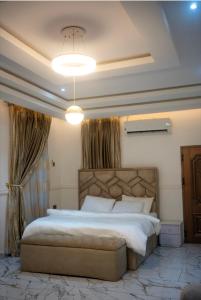 Ένα ή περισσότερα κρεβάτια σε δωμάτιο στο Aniyah Home