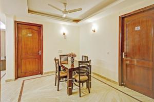 Φωτογραφία από το άλμπουμ του Collection O Imperial Oak Near Leisure Valley Park σε Γκουργκάον