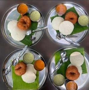 Mad i den private indkvartering eller i nærheden