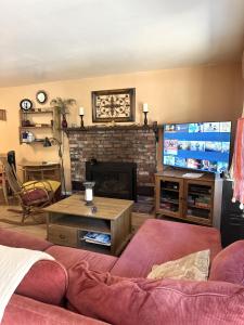 TV a/nebo společenská místnost v ubytování CYH0822 - Pinter Pines Retreat home