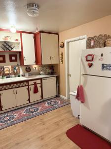 Kuchyň nebo kuchyňský kout v ubytování CYH0822 - Pinter Pines Retreat home + 39 fotografií