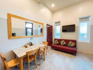 Μια τηλεόραση ή/και κέντρο ψυχαγωγίας στο Bay View Beach Resort Mũi Né