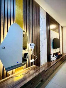 TV a/nebo společenská místnost v ubytování Paris Deli Hotel - Cơ sở Vạn Phúc, Hà Đông + 8 fotografií