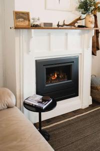 Fotografie z fotogalerie ubytování Love Nest - Contemporary Eclectic Charm Firepit v destinaci Wagga Wagga + 23 fotografií