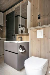 Koupelna v ubytování Family Cabin With Views Over Norefjell + 29 fotografií