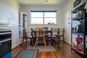 Kuchyň nebo kuchyňský kout v ubytování Room with King Single bed + 10 fotografií