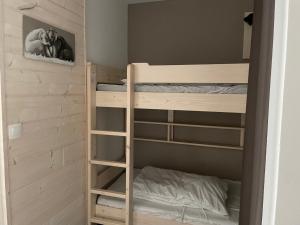 a bunk room with two bunk beds in it at Gourette: Appartement 6 pers, 2 pièces, Animaux admis - FR-1-860-30 in Gourette +4 photos