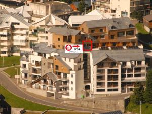 a building with a no left turn sign on it at Studio cosy à Gourette, 6 pers, animaux admis - FR-1-860-36 in Gourette