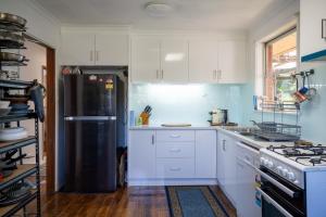 Kuchyň nebo kuchyňský kout v ubytování Room with King Single bed