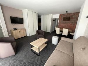 a living room with a couch and a table at Appartement 2 pièces à Gourette, idéal pour 6 pers., proche des pistes, animaux admis - FR-1-860-38 in Gourette