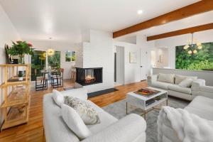 Posezení v ubytování Luxury Retreat-3 miles to airport 12 miles to Seattle