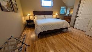 Giường trong phòng chung tại Emerald Retreat