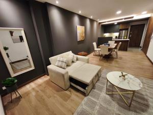 a living room with a couch and a table at Sense Coliving Ecuador Residences & Convention in Quito