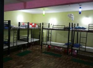 Postel nebo postele na pokoji v ubytování Shantinivaas