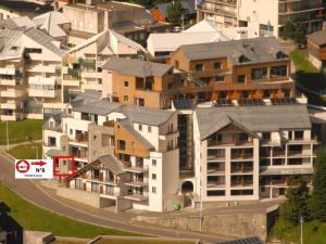 an aerial view of a city with buildings at Studio à Gourette avec piscine, 6 pers - Animaux admis - FR-1-860-44 in Gourette