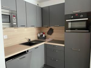 Η κουζίνα ή μικρή κουζίνα στο Studio à Gourette, 4 pers, avec balcon et piscine - FR-1-860-50